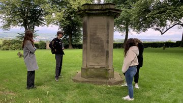 Entschlüsselung der Gedenksymbole auf dem Gräberfeld der osteuropäischen Kriegsopfer