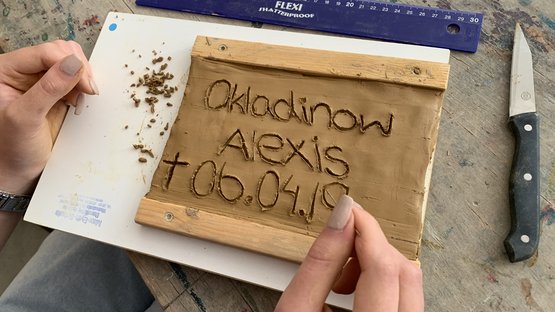 Gedenktafel für Alexis Okladnikow aus Kansk in Sibirien