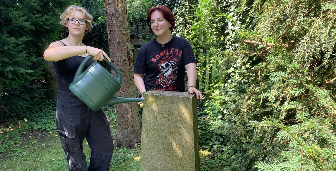 Ideengeberinnen für das kleine Workcamp: die Schülerinnen Melissa Pelzel und Zoé-Lee Schwingenheuer