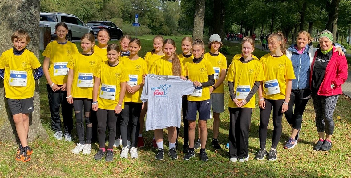 Schülerinnen und Schüler der Rudolf-Steiner-Schule Loheland gingen für den Friedenslauf an den Start